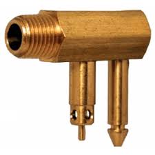Attwood Conector Macho de Latón para Tanque de Combustible