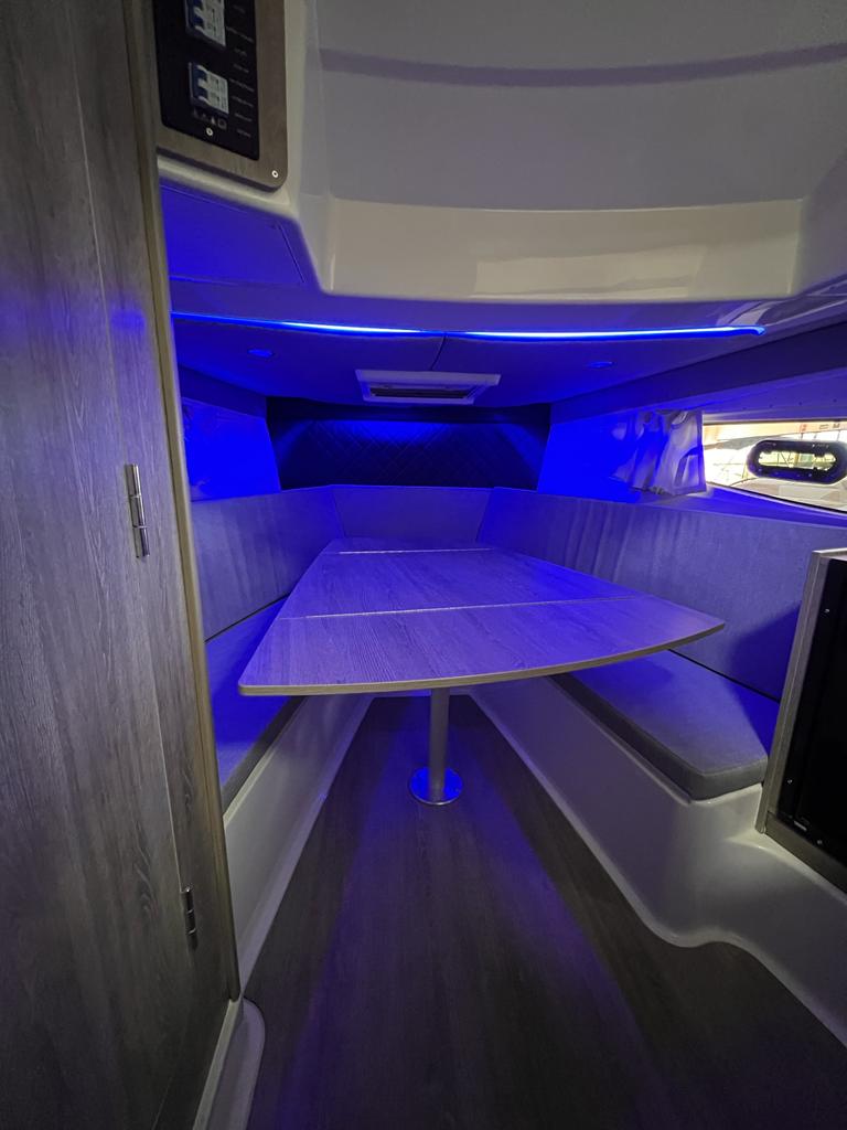 1d4c33f3-255c-418e-9756-39067e83f438 QUICKSILVER ACTIV 875 SUNDECK + 2x MERCURY 200 DTS V6 FOURSTROKE