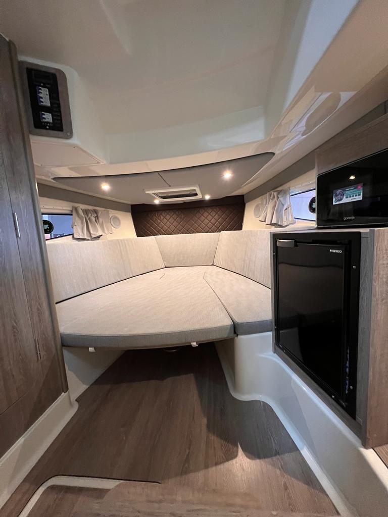 36bca529-fca6-4e2e-b517-a42ef4efc4e7 QUICKSILVER ACTIV 875 SUNDECK + 2x MERCURY 200 DTS V6 FOURSTROKE