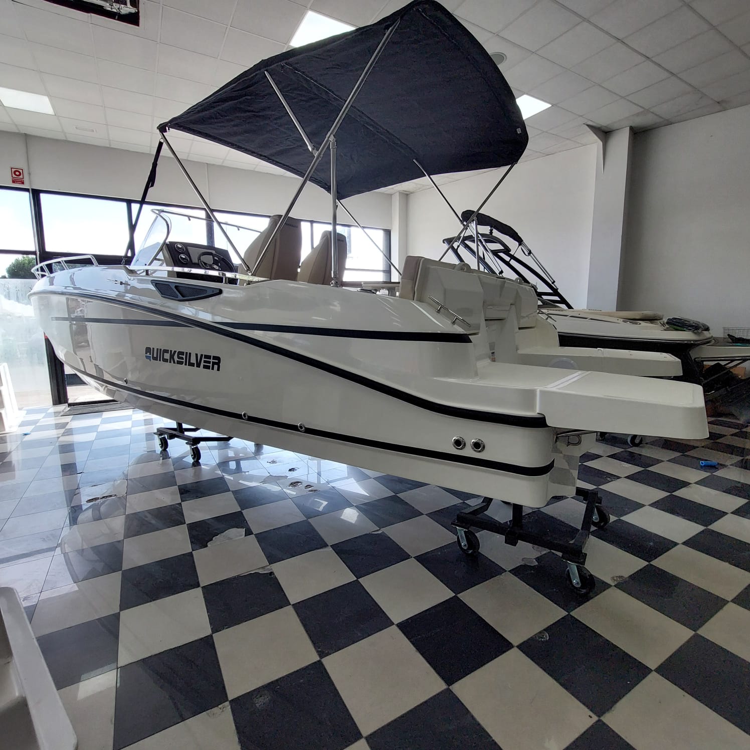 QUICKSILVER ACTIV 805 OPEN + MERCURY 250 XL DTS V8 AMS VERADO