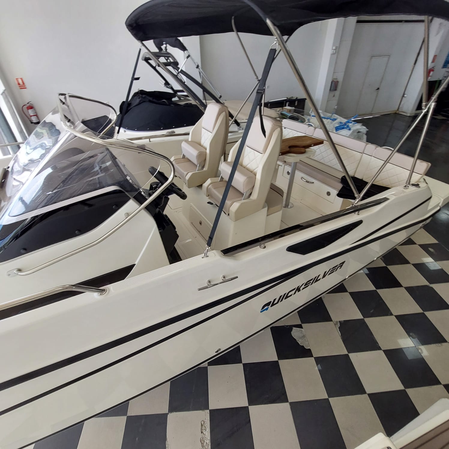 QUICKSILVER ACTIV 805 OPEN + MERCURY 250 XL DTS V8 AMS VERADO