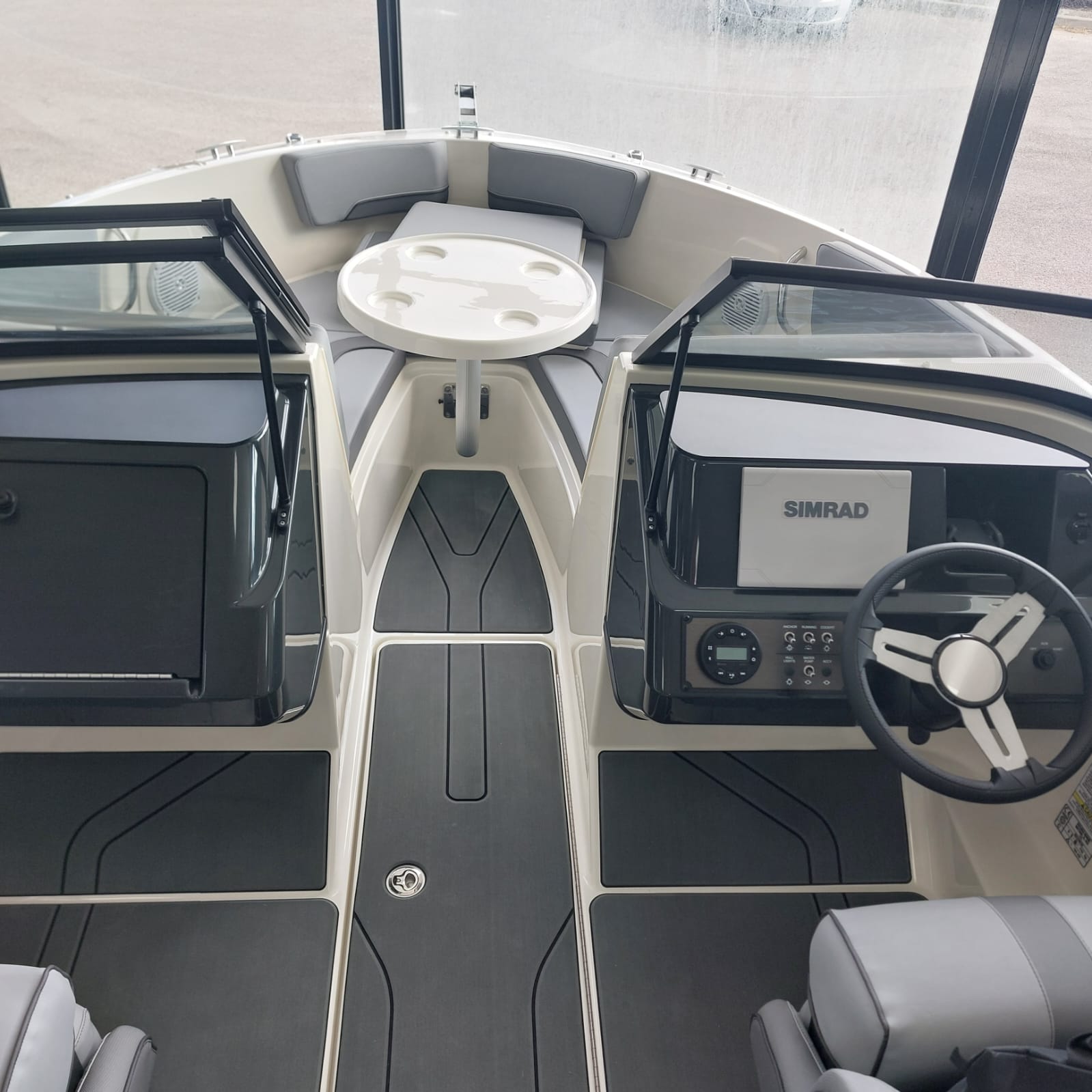 WhatsApp Image 2025-10-17 at 17.01.23 (3) BAYLINER V20i / MERCURY MERCRUISER 4.5L 250 HP EC A1