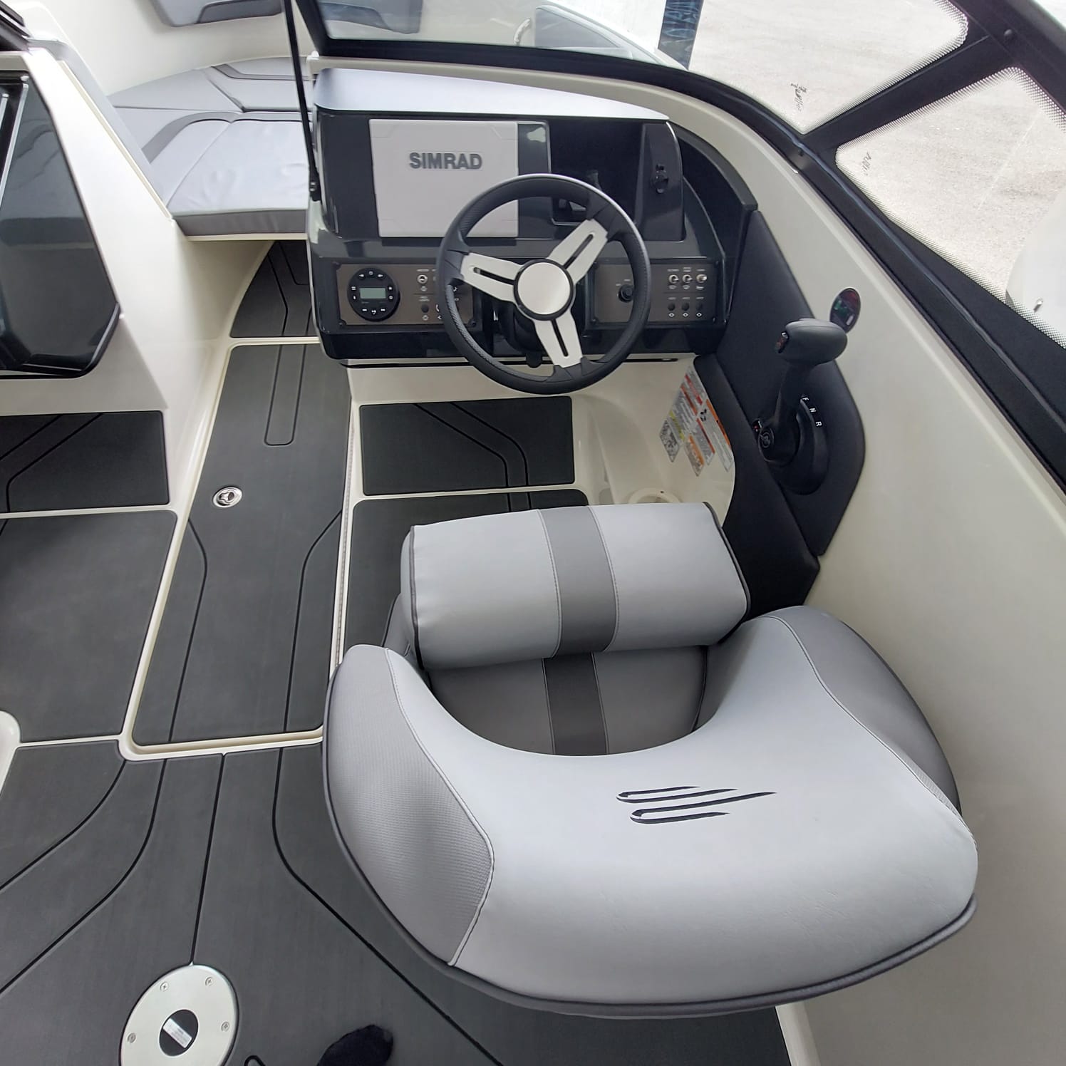 WhatsApp Image 2025-10-17 at 17.01.23 (5) BAYLINER V20i / MERCURY MERCRUISER 4.5L 250 HP EC A1