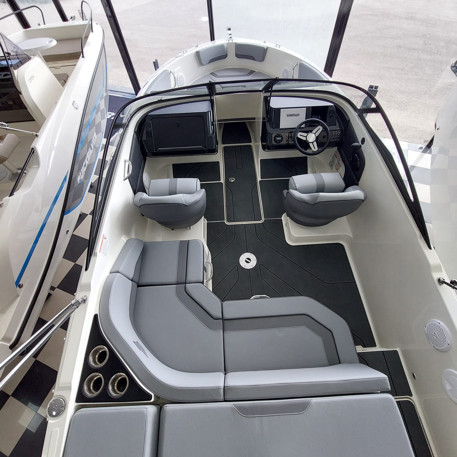 WhatsApp Image 2025-10-17 at 17.01.24 (1) BAYLINER V20i / MERCURY MERCRUISER 4.5L 250 HP EC A1