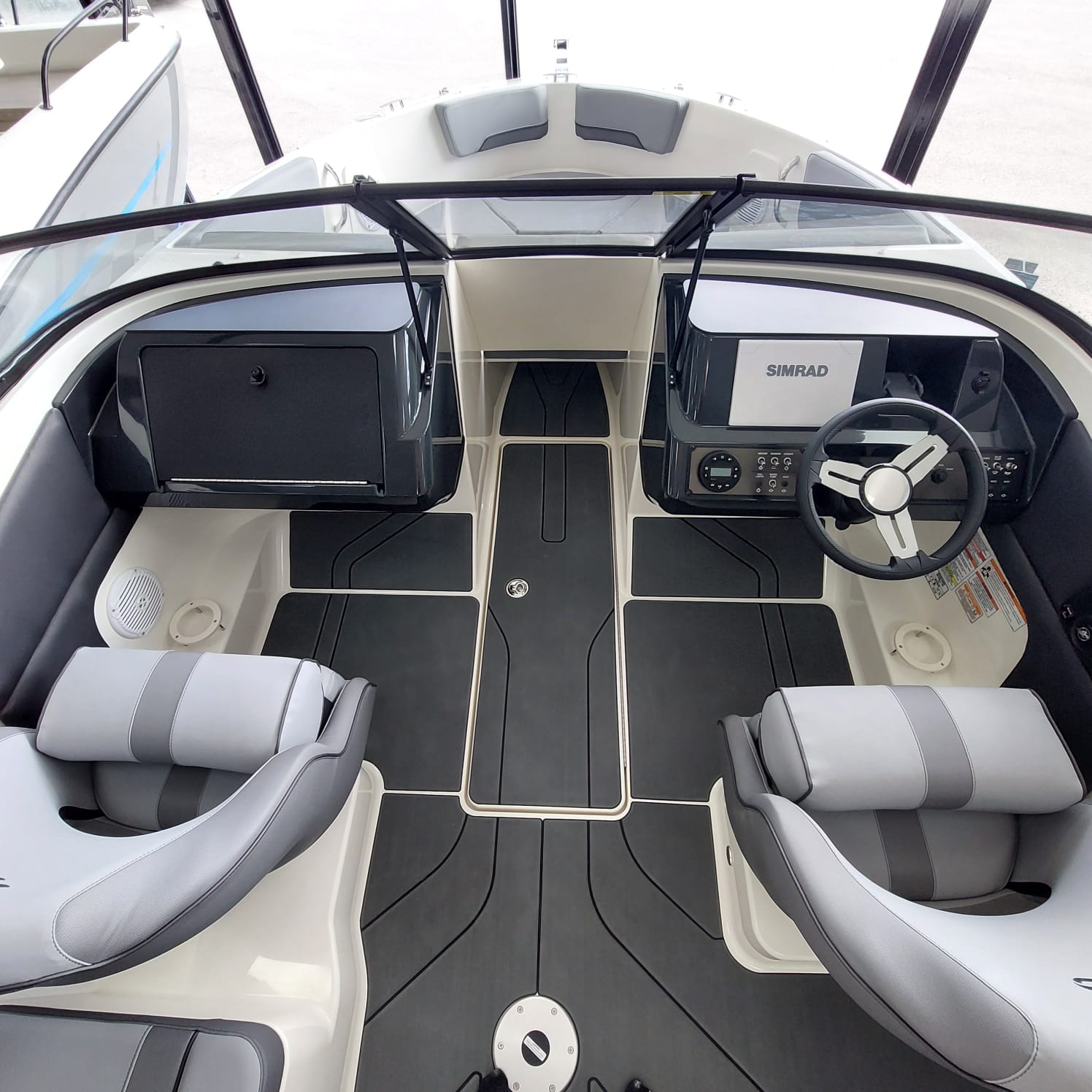 WhatsApp Image 2025-10-17 at 17.01.24 (3) BAYLINER V20i / MERCURY MERCRUISER 4.5L 250 HP EC A1
