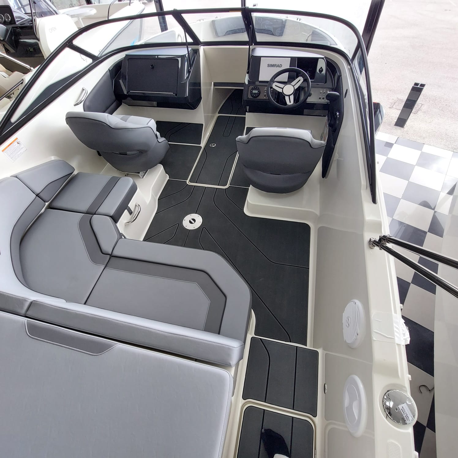 WhatsApp Image 2025-10-17 at 17.01.24 BAYLINER V20i / MERCURY MERCRUISER 4.5L 250 HP EC A1