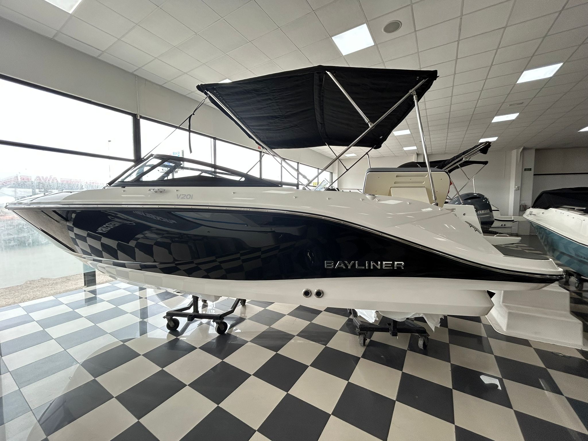 WhatsApp Image 2025-10-24 at 12.18.44 (2) BAYLINER V20i / MERCURY MERCRUISER 4.5L 250 HP EC A1