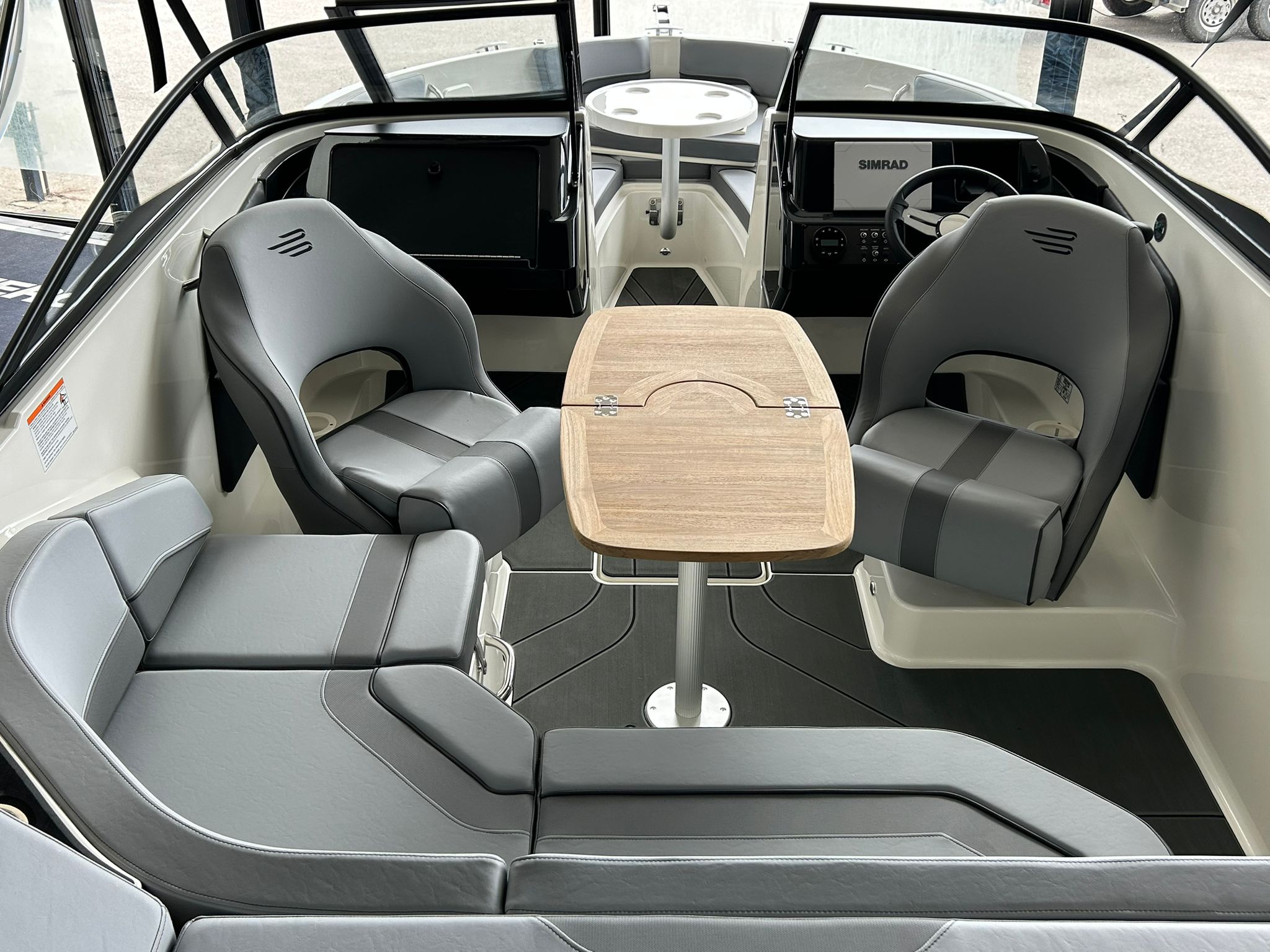 WhatsApp Image 2025-10-24 at 12.18.45 (2) BAYLINER V20i / MERCURY MERCRUISER 4.5L 250 HP EC A1