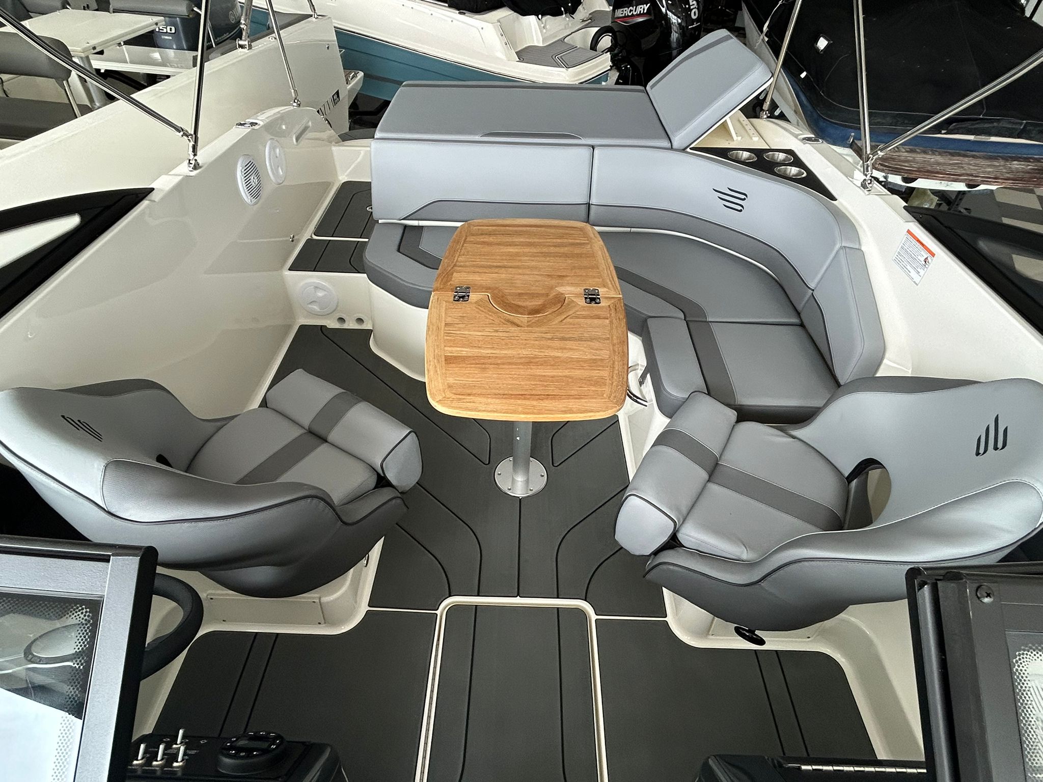 WhatsApp Image 2025-10-24 at 12.18.45 (4) BAYLINER V20i / MERCURY MERCRUISER 4.5L 250 HP EC A1