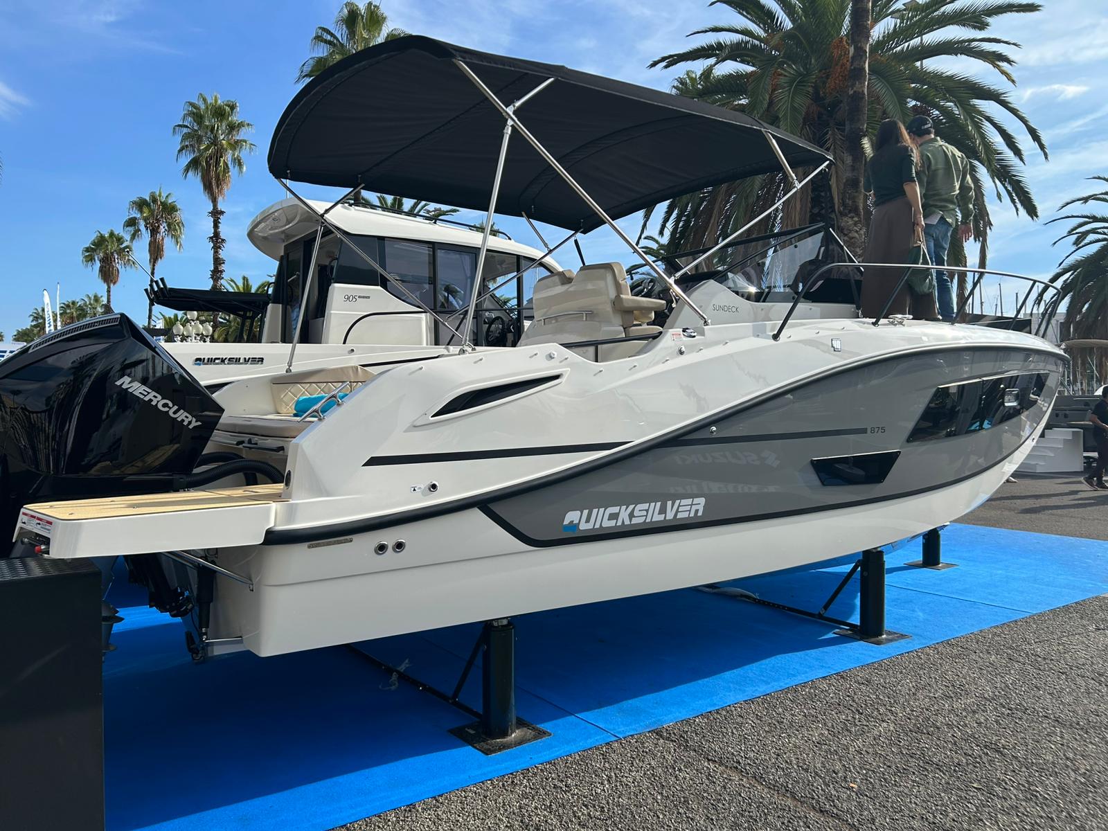 QUICKSILVER ACTIV 875 SUNDECK + 2x MERCURY 200 DTS V6 FOURSTROKE