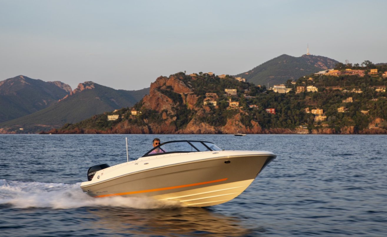 118 BAYLINER VR4 OB + MERCURY 115 XLPT EFI FOURSTROKE