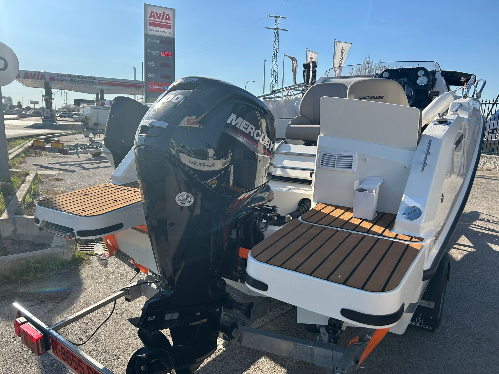 WhatsApp Image 2026-03-17 at 08.19.16 (2) QUICKSILVER ACTIV 555 CABIN + MERCURY 100 EFI CT + REMOLQUE NÁUTICO