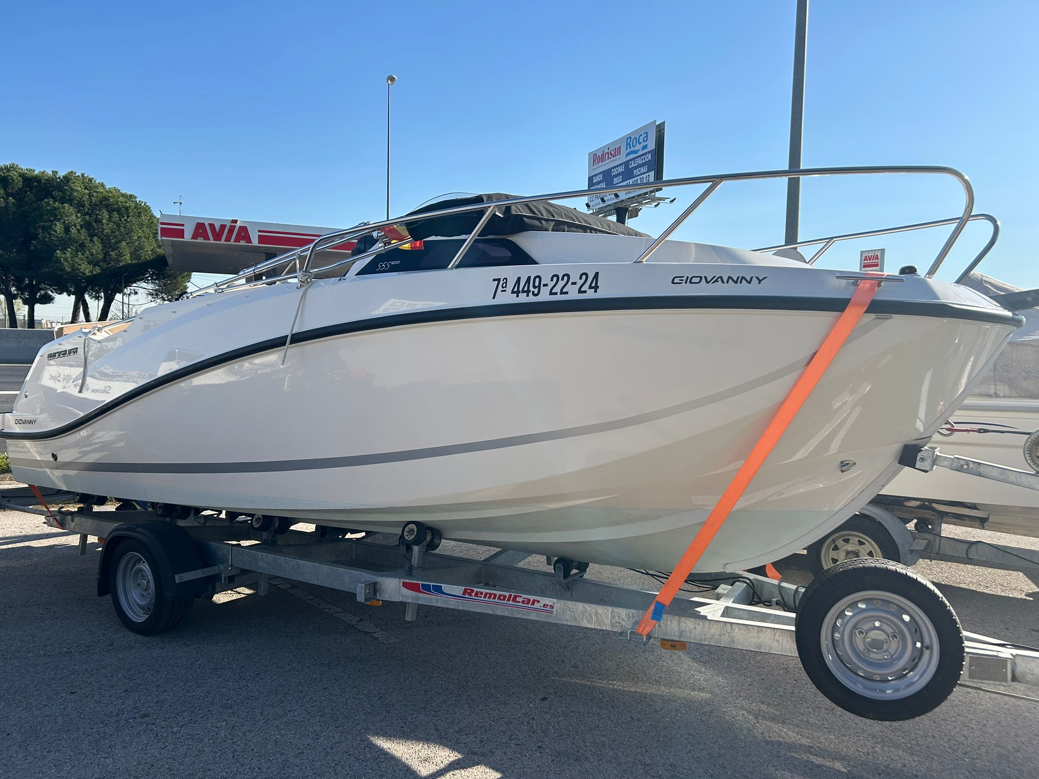QUICKSILVER ACTIV 555 CABIN + MERCURY 100 EFI CT + REMOLQUE NÁUTICO