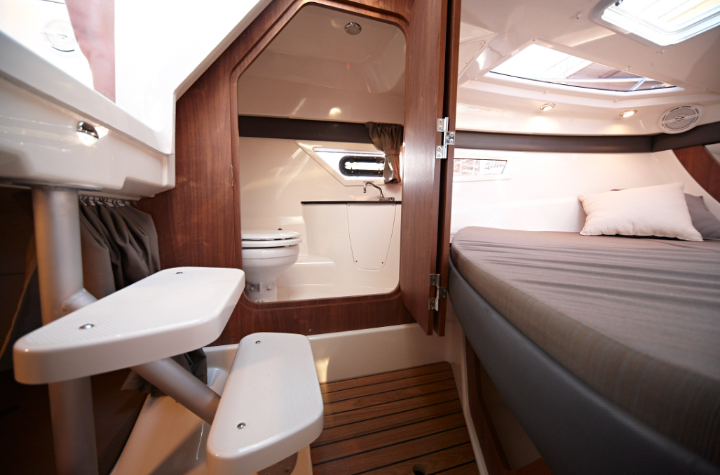 805 QUICKSILVER ACTIV 805 CRUISER + 2x MERCURY 200 DTS V6